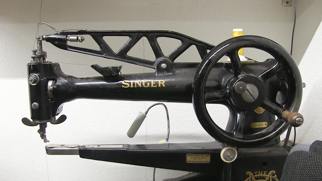 Antik: Diese fast 100-jährige Nähmaschine für Schuhreparaturen ist ein Original der Marke Singer.