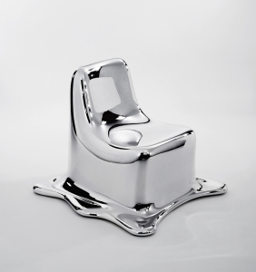 Philipp Aduatz (*1982): Melting Chair von 2011, Foto Patrick Goetelen MUDAC Lausanne